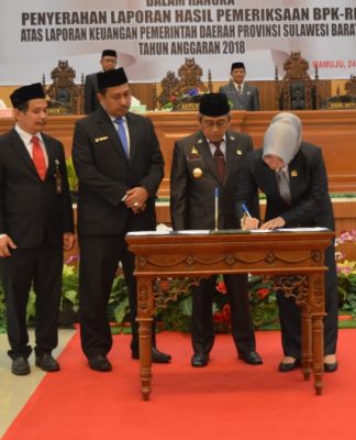 DPRD Sulbar Gelar Rapat Paripurna Penyerahan LPH BPK-RI