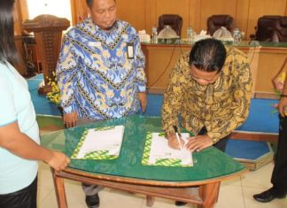 Pemda Mamasa,: Terima Penghargaan Ombudsman