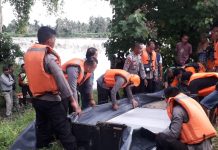 Tanggap Bencana, Dansat Brimob Pimpin Evakuasi Di Sungai Karama Sampaga.