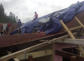 Atap Rumah Diterpa Angin Puting Biliung, Warga Gondok Baru Panik
