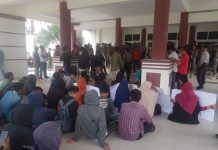 Warga Tutar” Melakukan Aksi Demo: Depan Kantor Bupati Polman